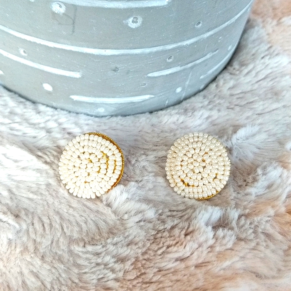 Beautiful Beaded Pearl Style/Gold Earrings Hawaii